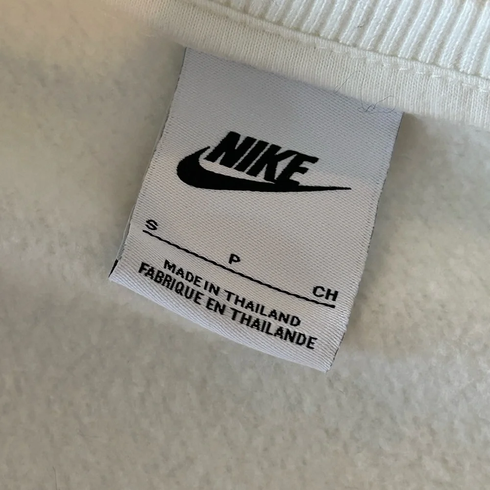 Nike Women's White/Cream Illinois Fighting Illini Sweatshirt - Picture 7 of 7